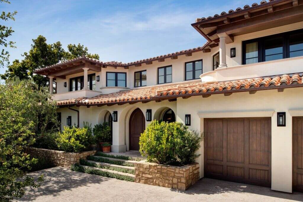 Tuscan-Inspired Mediterranean Architecture