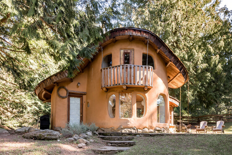 The Kootenai Cob House in British Columbia, Canada