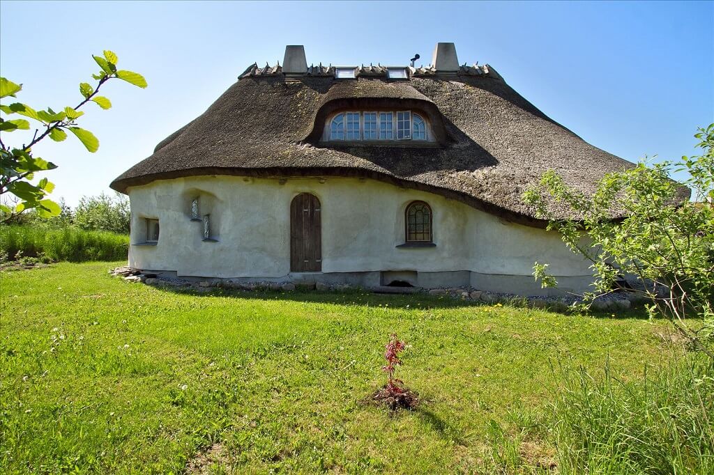 Cob House in Dyssekilde ecoVillage, Denmark