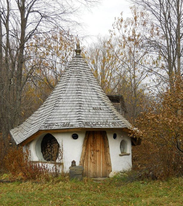 Sky Meadow’s Cob Cottage in Stannard, Vermont, USA