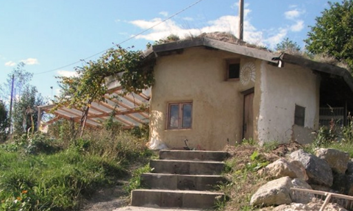 Snail-Inspired Cob House Cabin