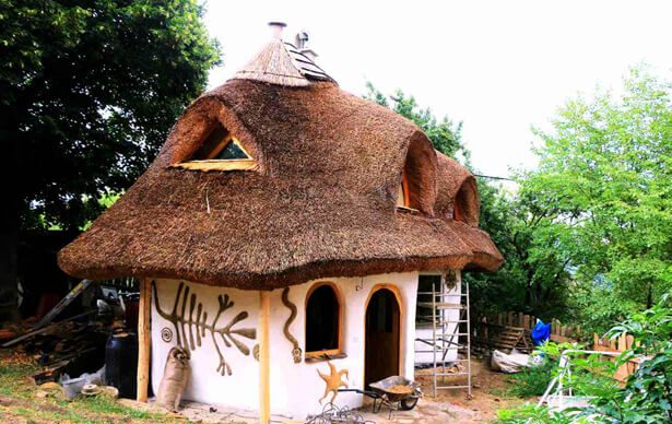 Cob House in Ekoosada,
