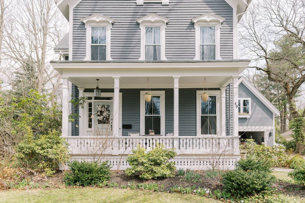 Porches and Verandas of Victorian Houses
