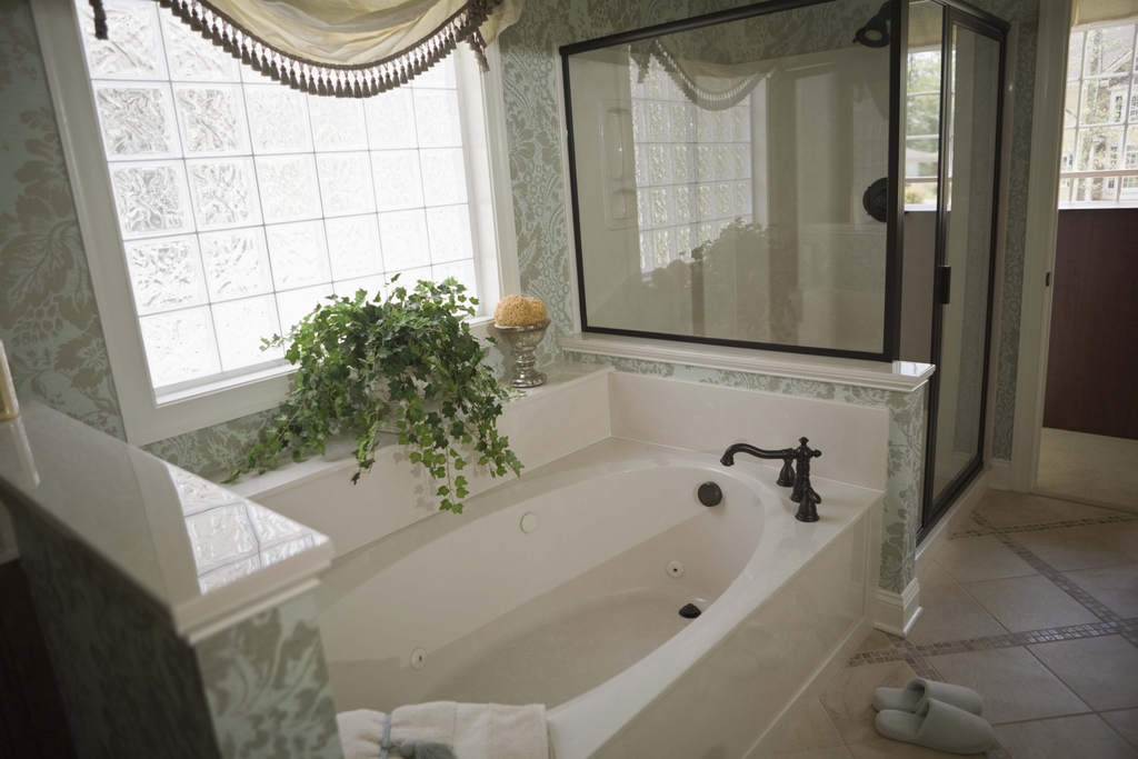 how to clean fiberglass bathtub