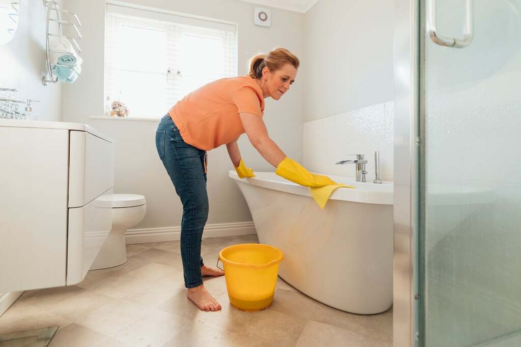 preparation before cleaning bathtub