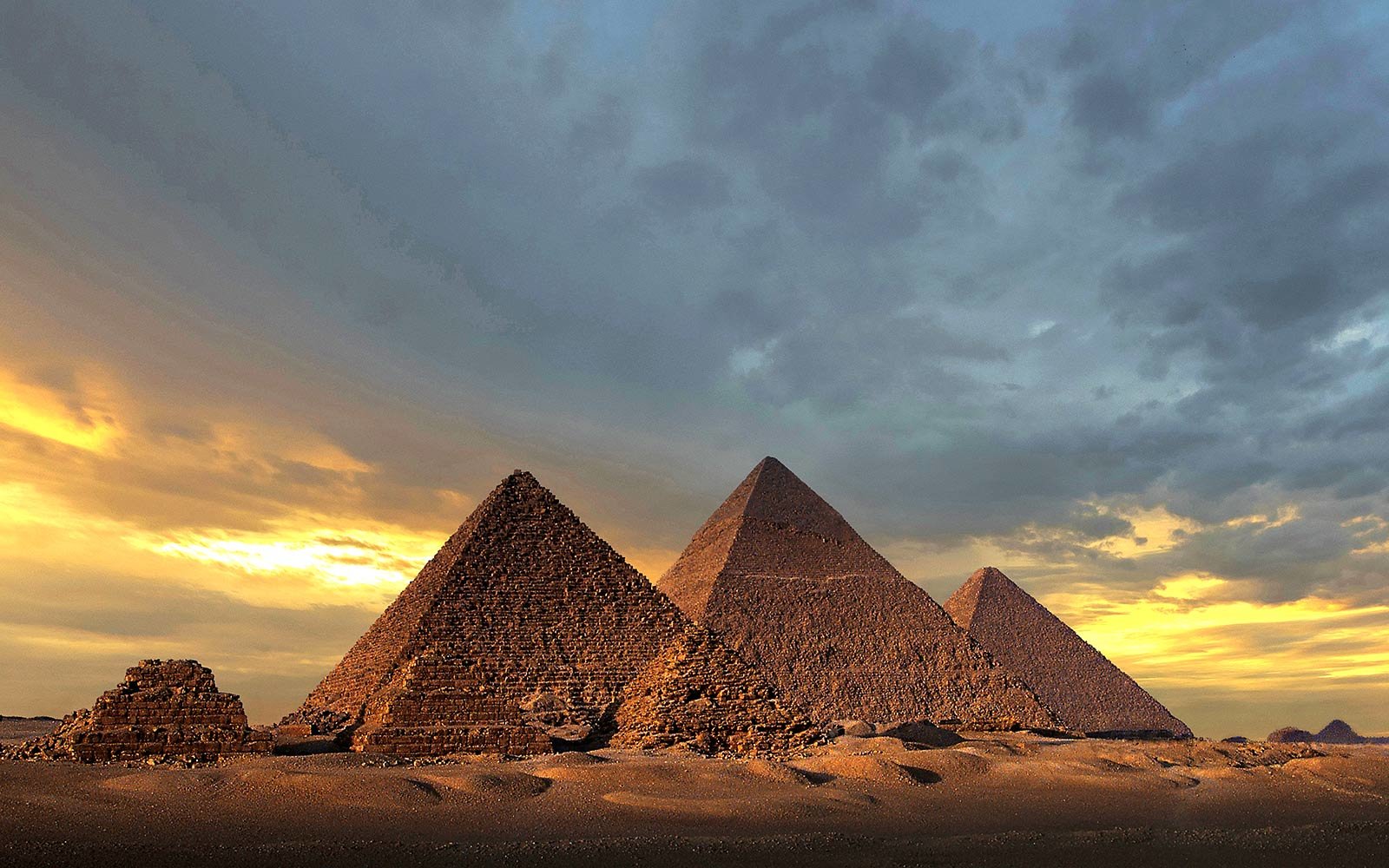 Seven Wonders Of The Ancient World - Pyramids Of Giza