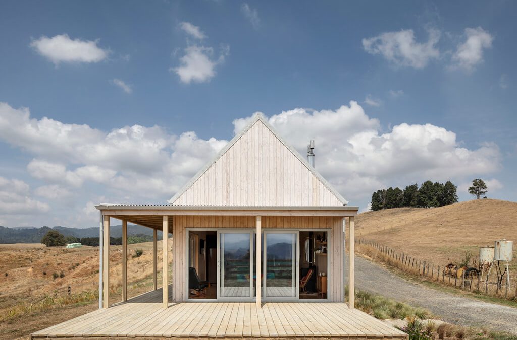 Karangahake House By Make Architects: An Eco-Friendly Prefab Farmhouse in New Zealand