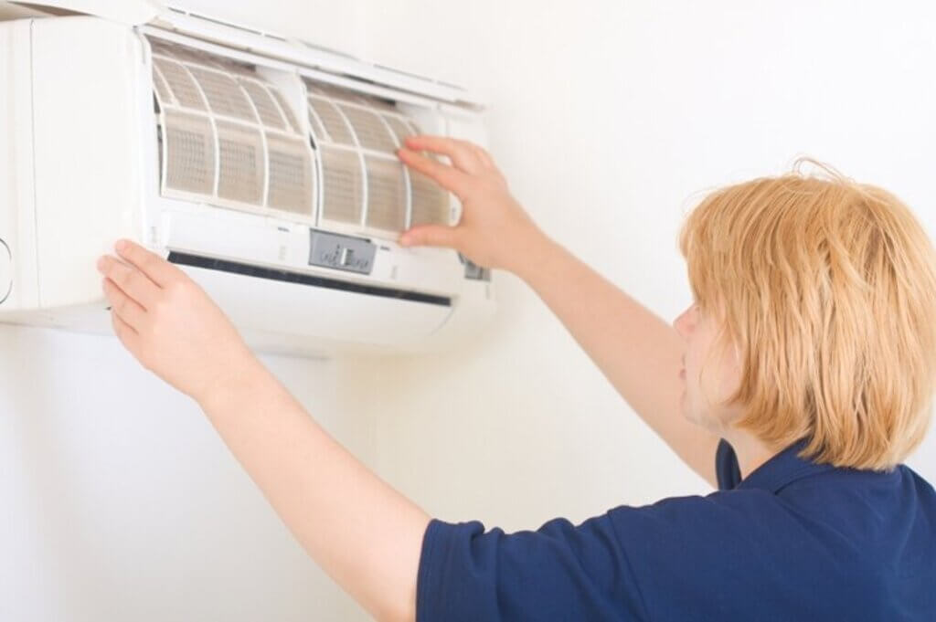 how air conditioners improve indoor air quality