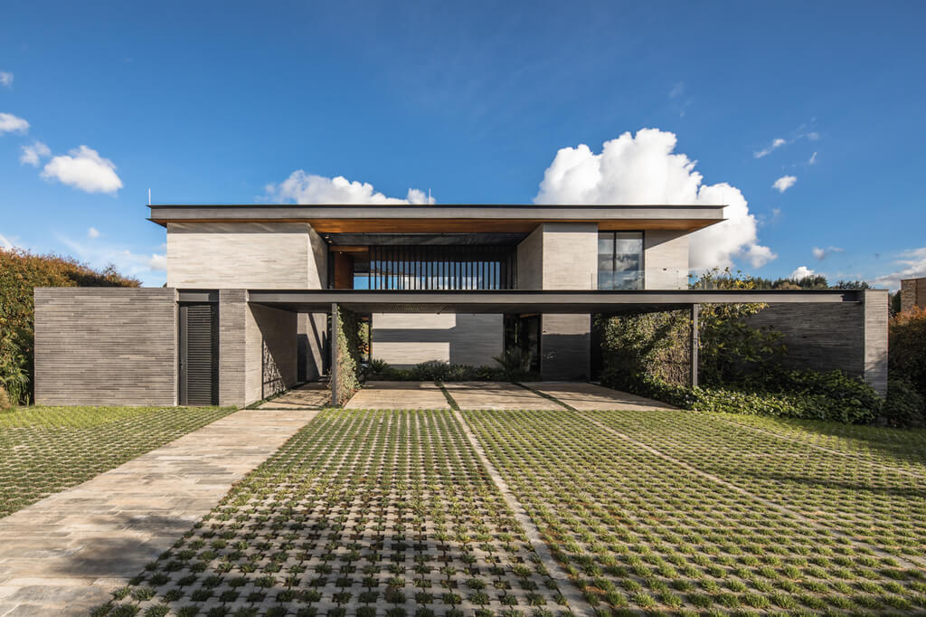 Alejandro Restrepo Montoya + Estudio Central
