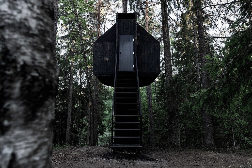 minimalistic treehouse