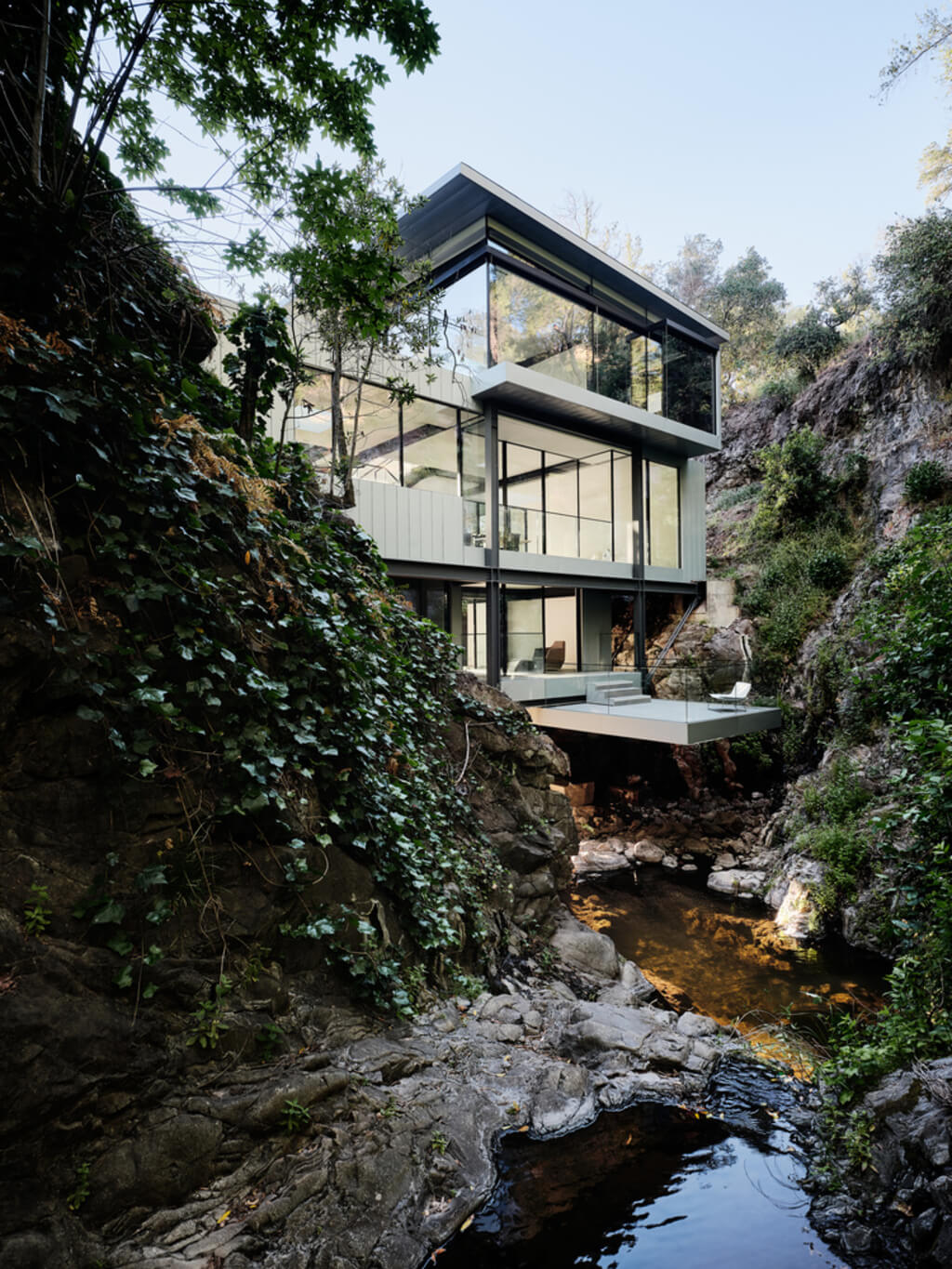 Suspension House by Fougeron Architecture