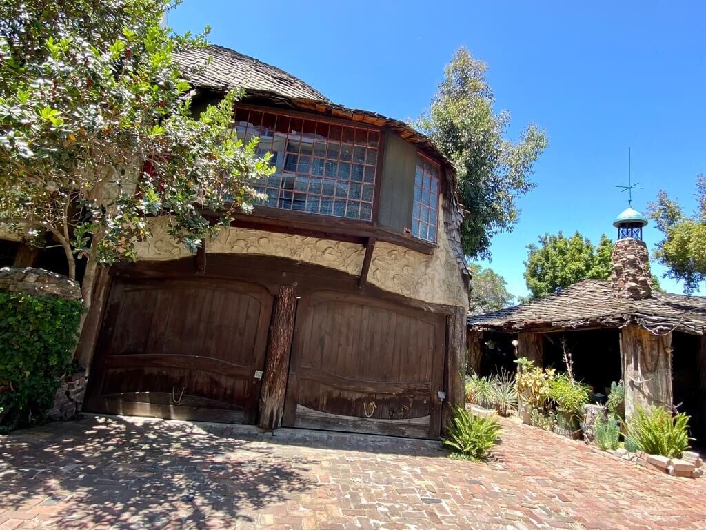 What is a Hobbit House