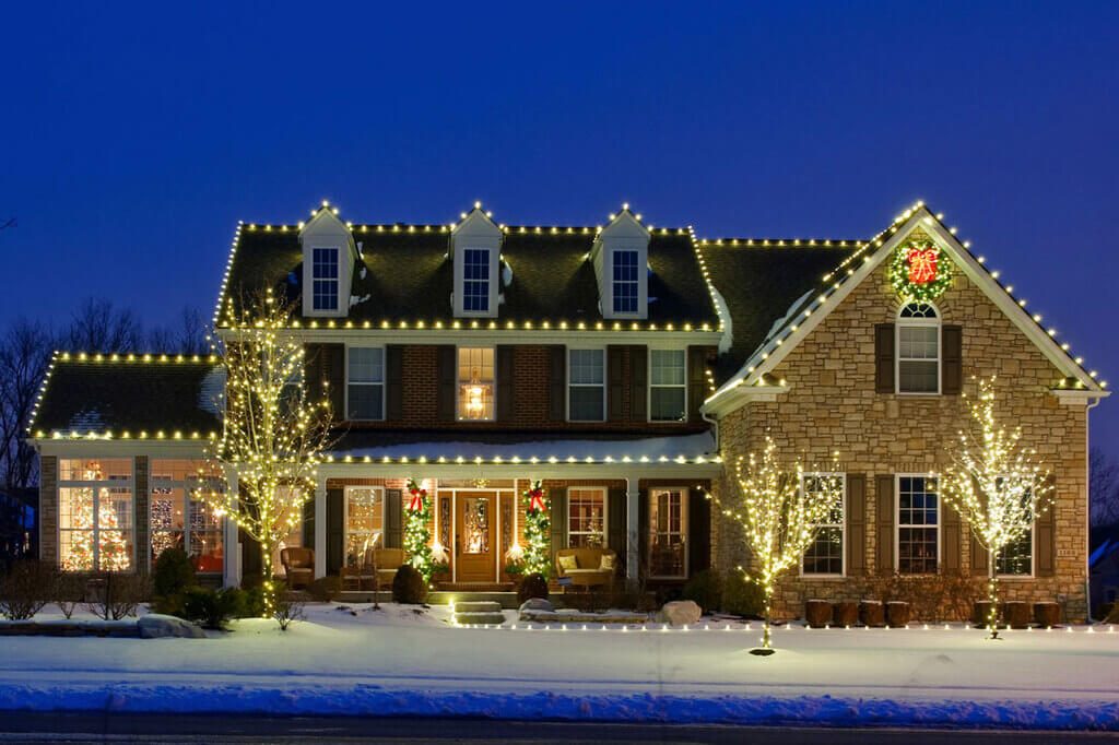 Lighting up your home with Christmas outdoor lights