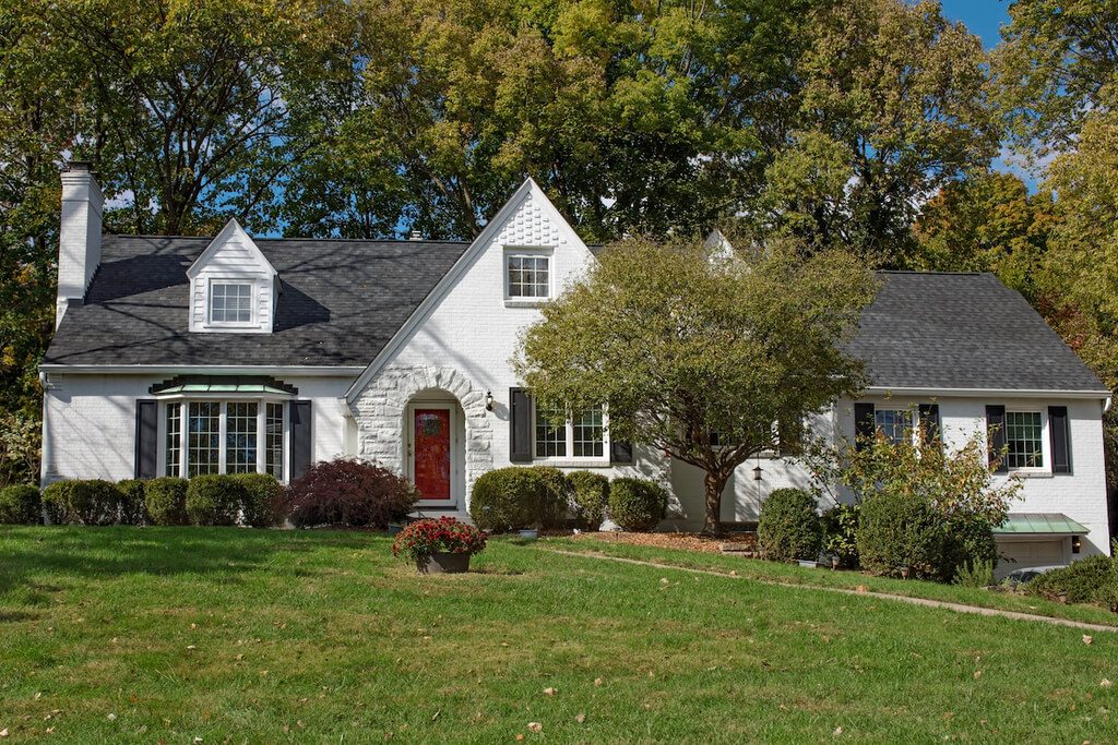 Pros and Cons of White Brick House Exterior