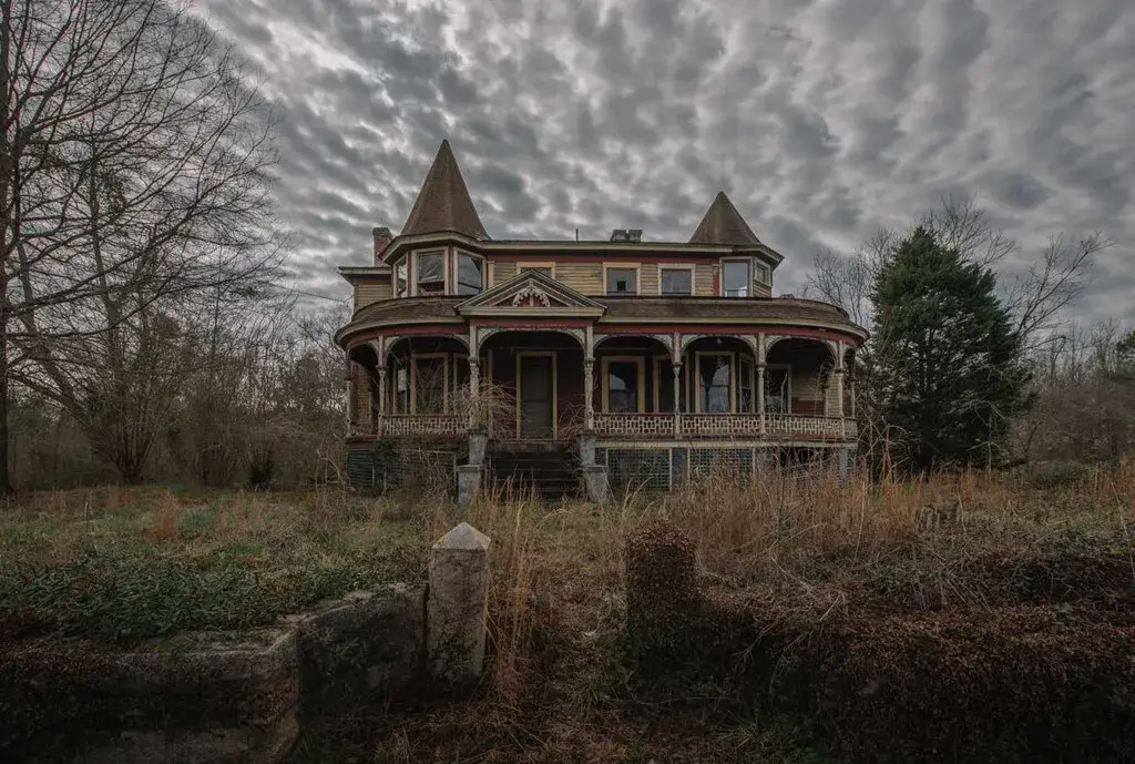 abandoned mansions