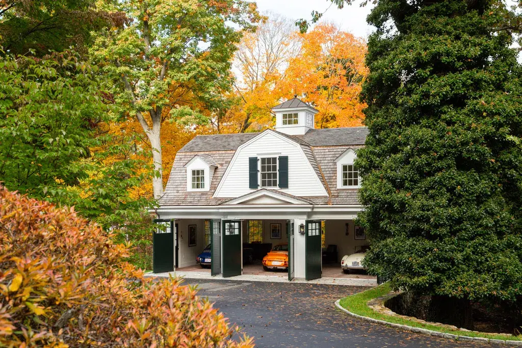 Carriage House: Give a Modern Twist to Your Classic Home