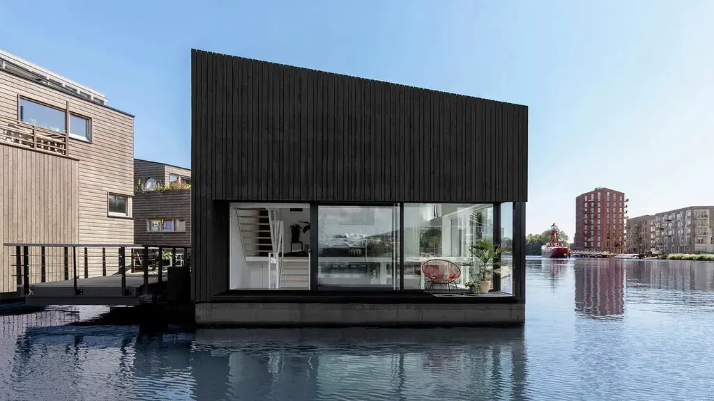 floating house