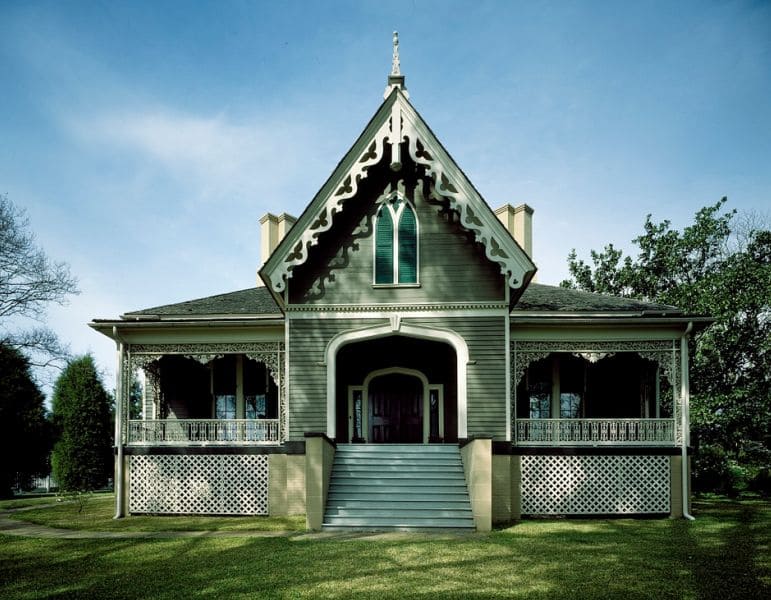 what is a victorian style house