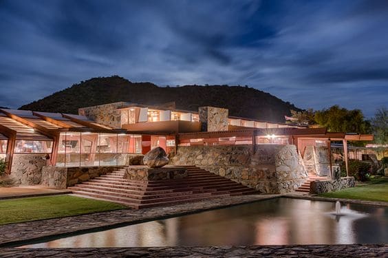 The Era of Frank Lloyd Wright and His Prairie School