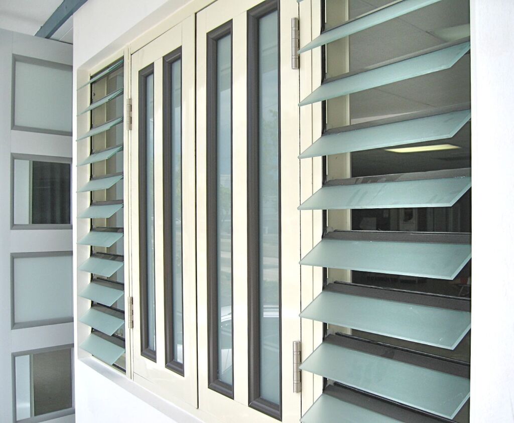 Jalousie window
