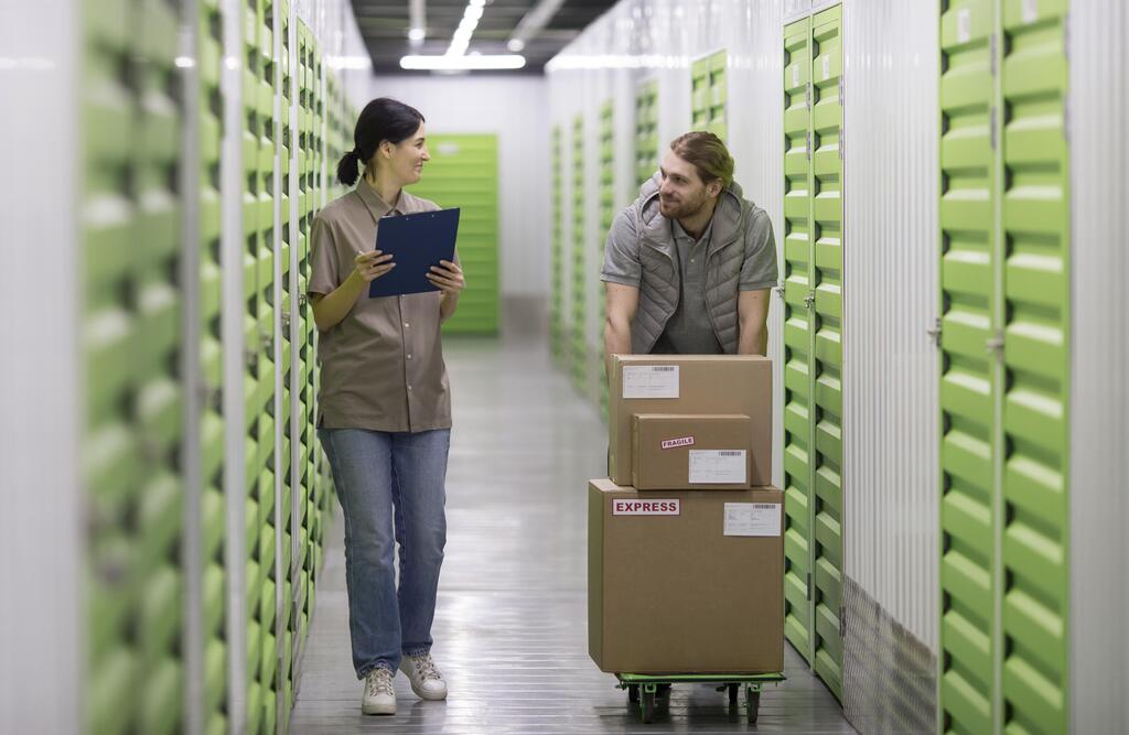 Staff manager in storage unit