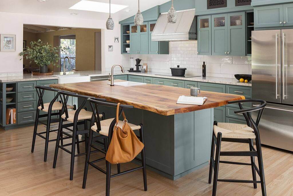 contrasting countertops