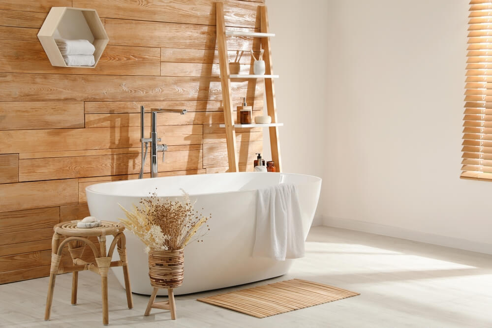 Freestanding white bathtubs