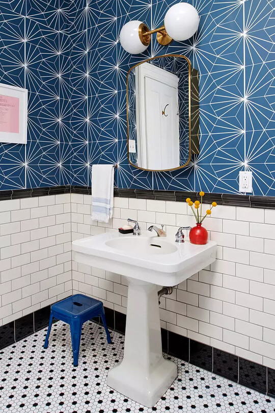 Pedestal Sink in bathroom