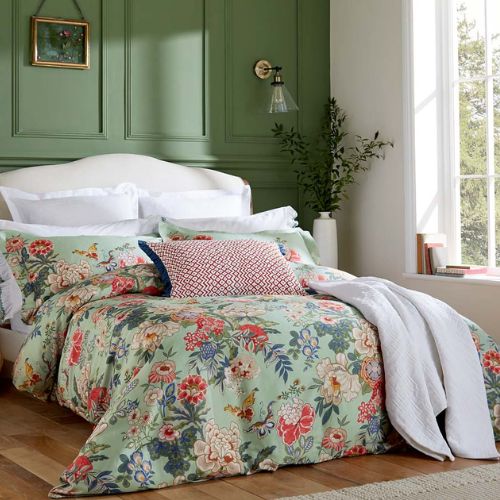 beautiful bedding contrast