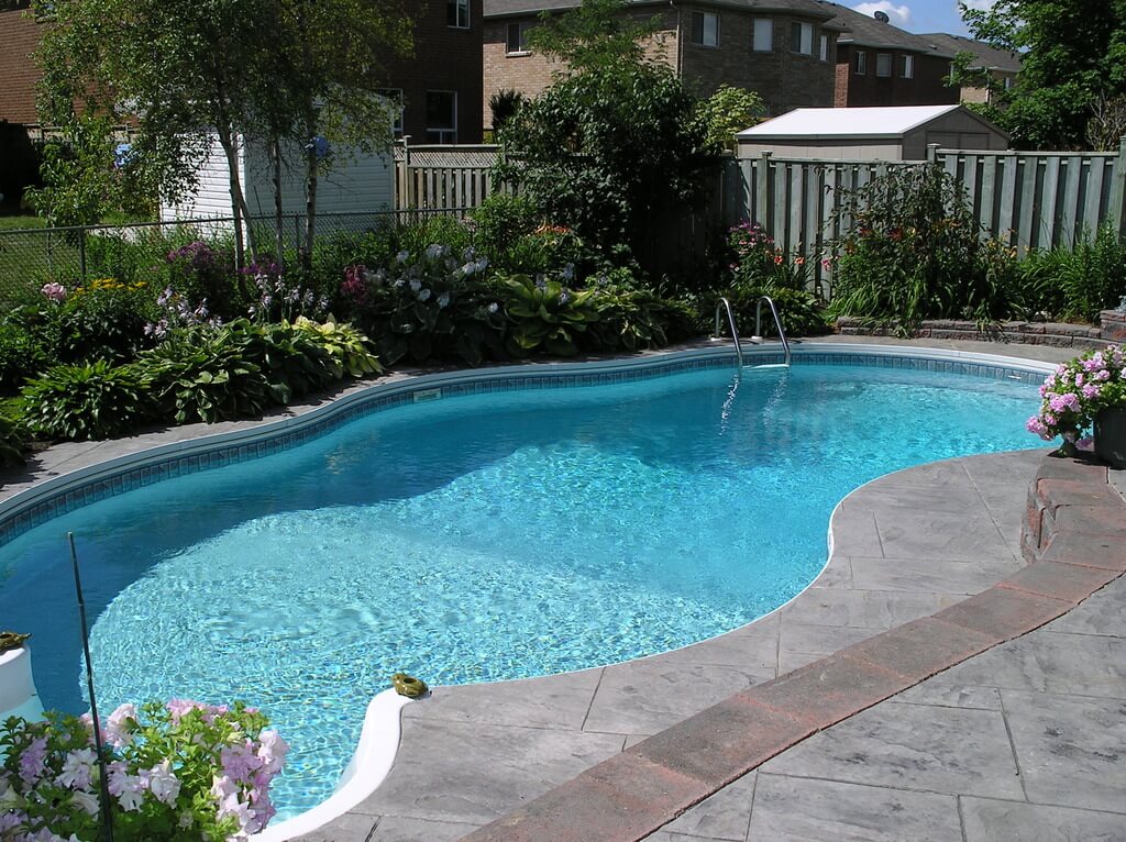cleaning your swimming pool