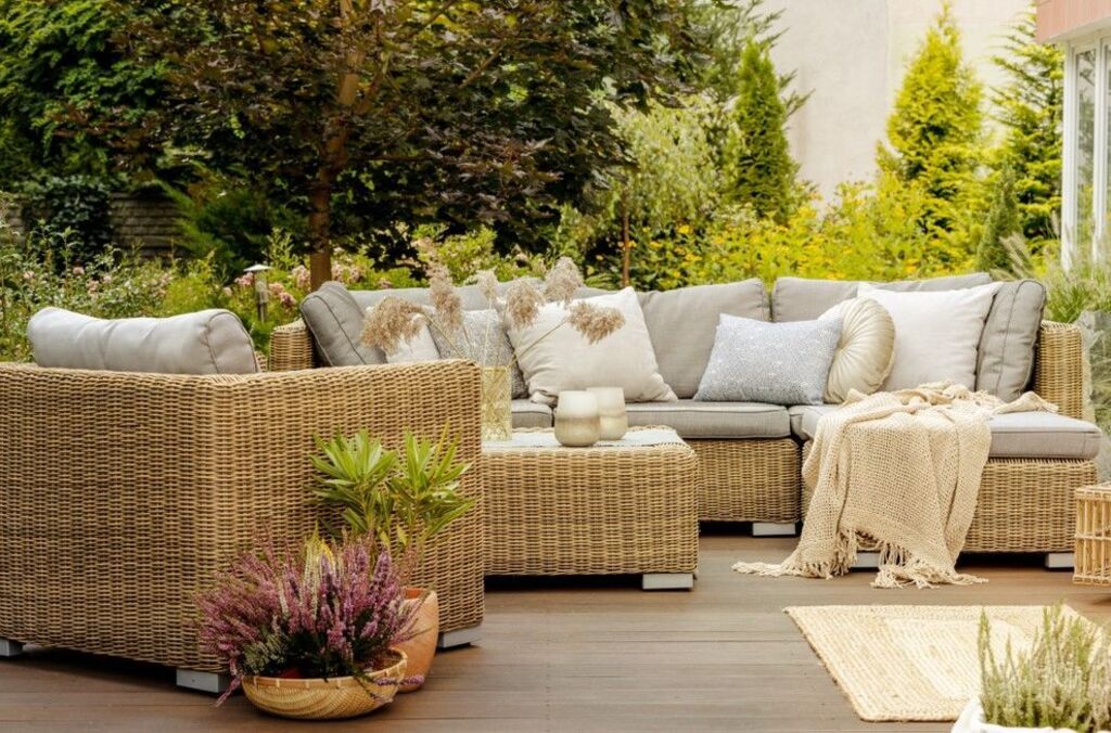 outdoor entertaining space