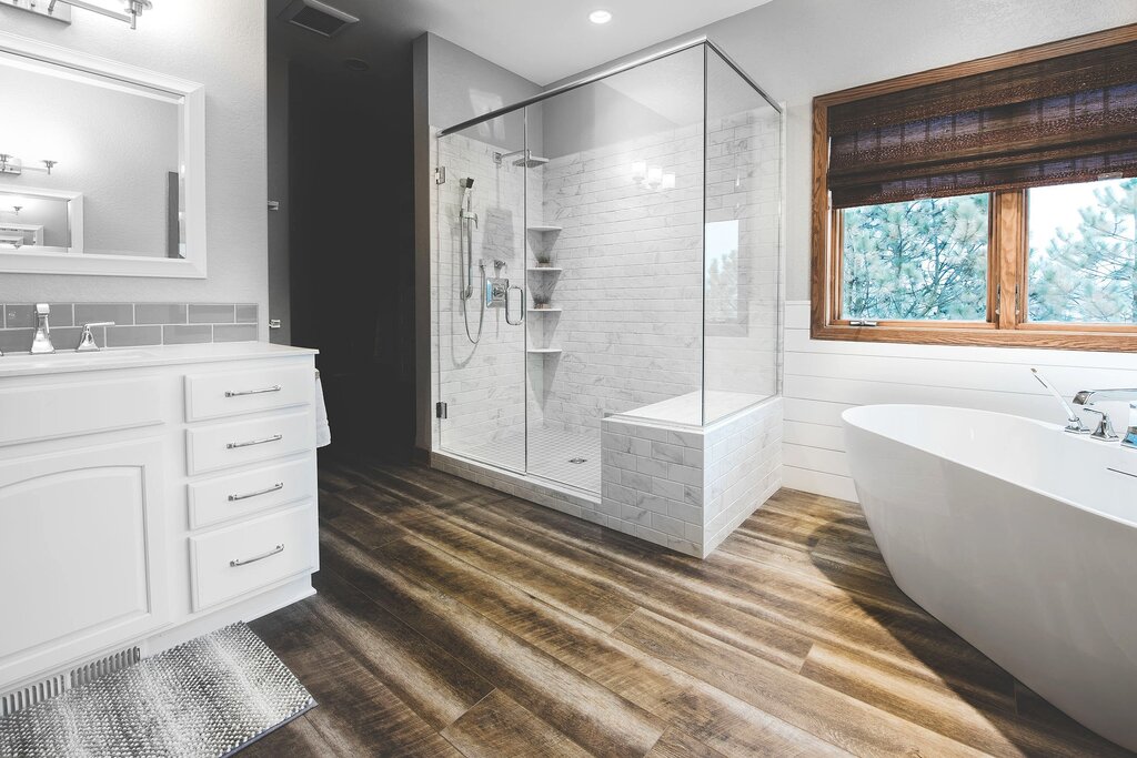 Right Shower bathroom
