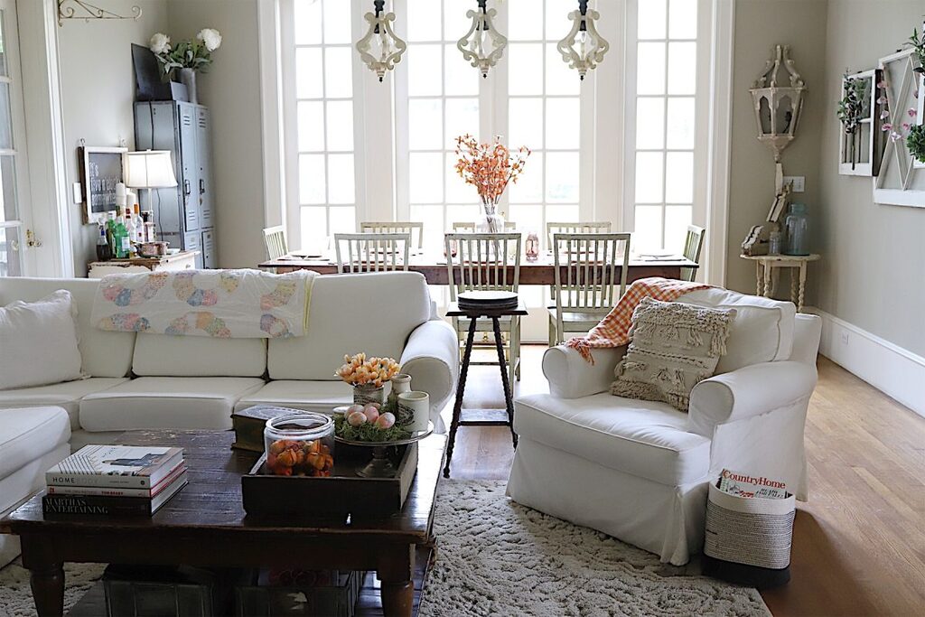 Seasonal living room decor