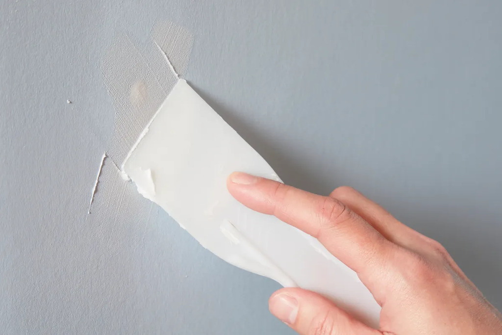 Fixing drywall hole
