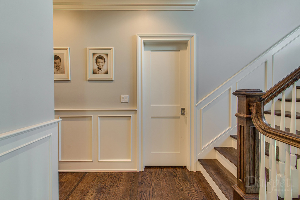 Flat panel wainscoting