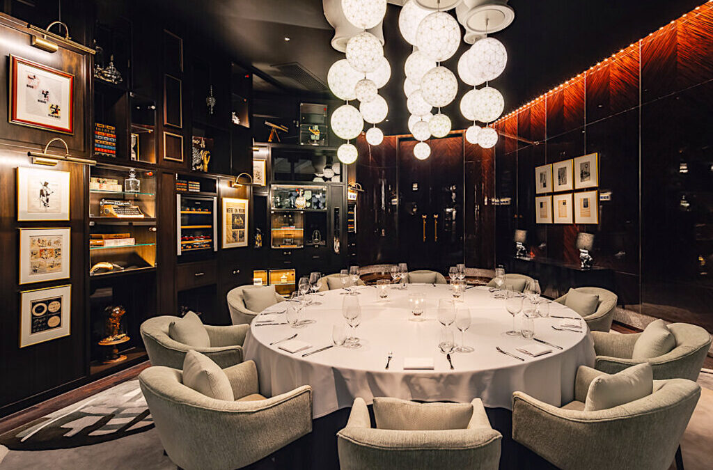 How to Select Luxury Furniture for Commercial Dining Spaces